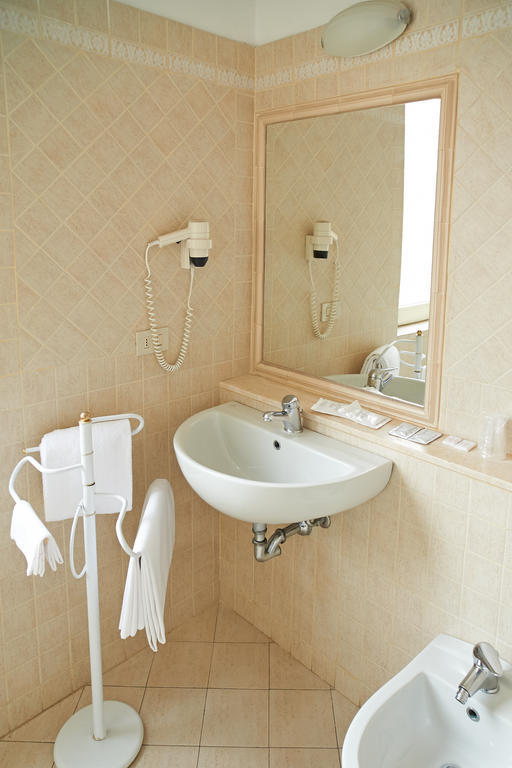 Hotel Cavallotti & Giotto Montecatini Terme Room photo